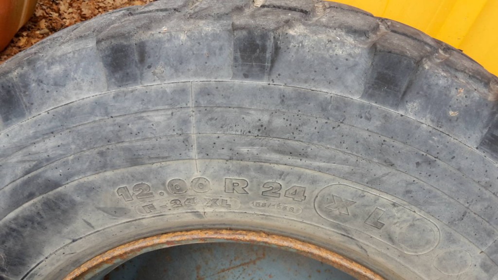 pneus_michelin_1200_r24_xl-2